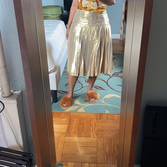 Silk blend gold shimmery skirt with slits - Picture 4 of 6